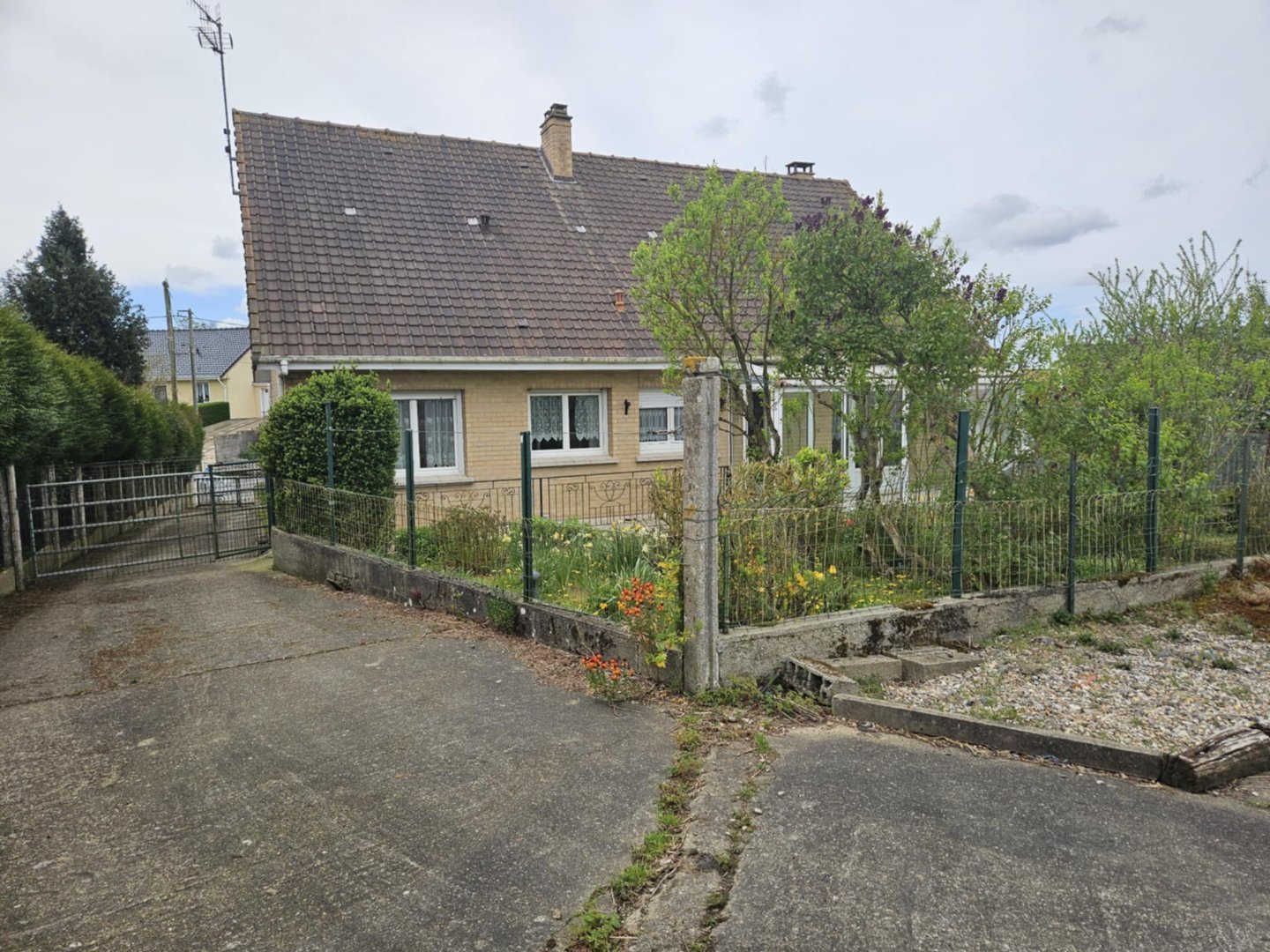 MAISON INDIVIDUELLE SEMI PLAIN PIED A VENDRE - QUELMES - 104.31 m2 - 210000€